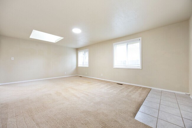 Photo - Spacious 5 bed/2 bath in SE Portland