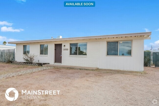 Building Photo - 4751 S Primrose St Rental