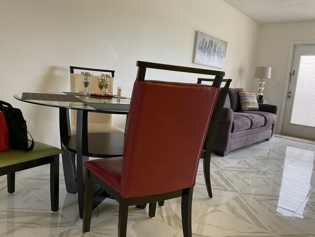 Photo - 569 Fanshaw N Unit 569