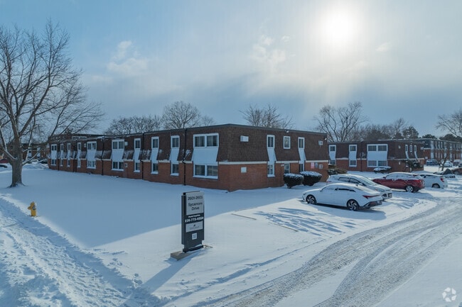 Photo - Meadowbrook Apartments