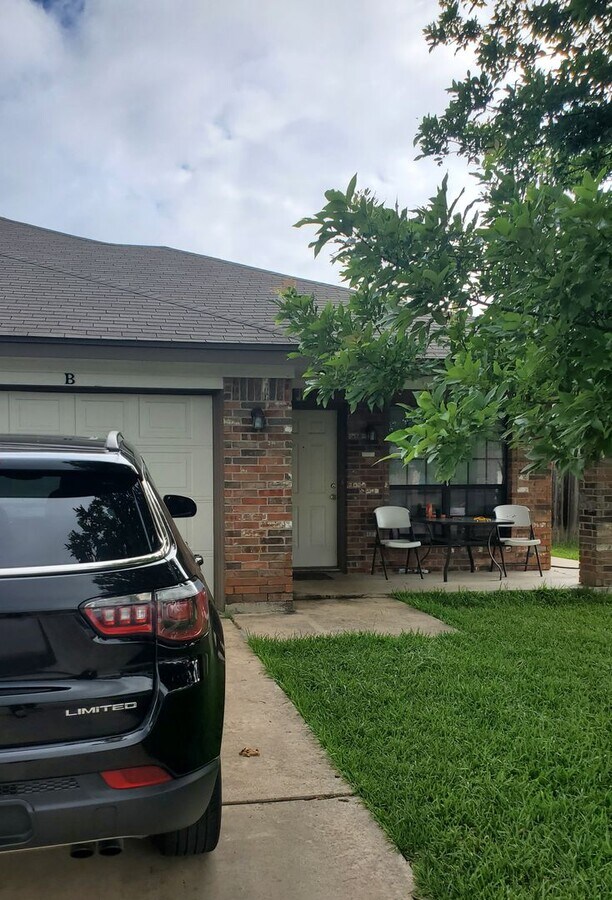 Photo - 1411 Nicholas Cir Unidad B