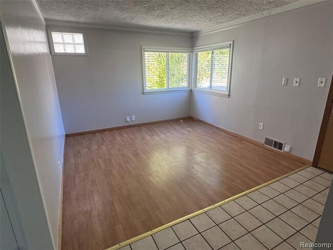 Photo - 949 W Farnum Ave