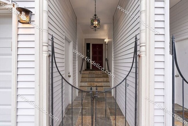 Building Photo - Updated, Spacious 2 Bedroom, Pet Friendly ... Rental