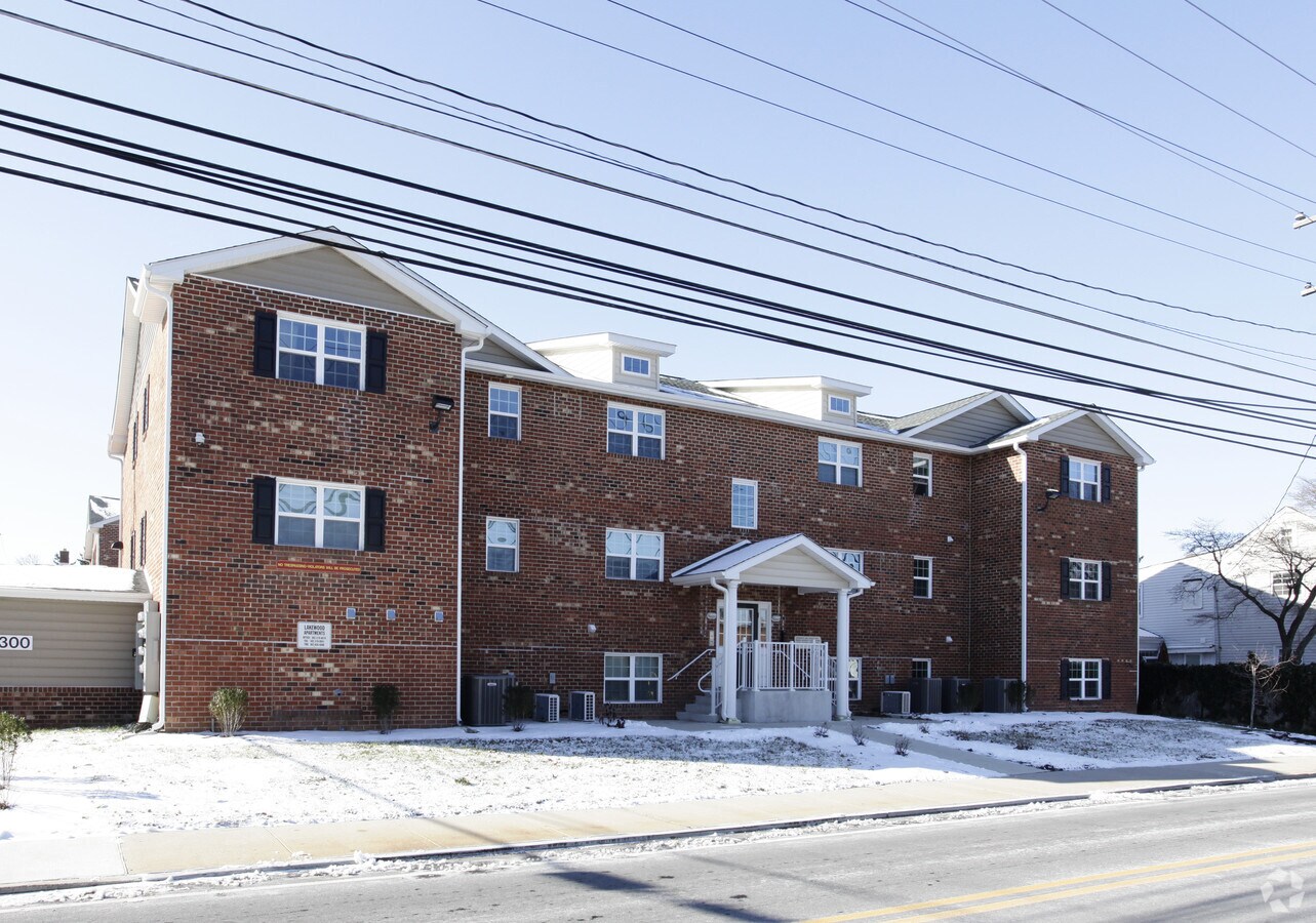 Photo - Lakewood Apartments