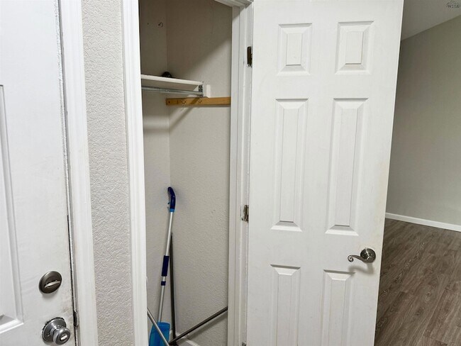 1112 Lisa Ln