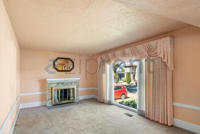 Photo - 1240 Parker St