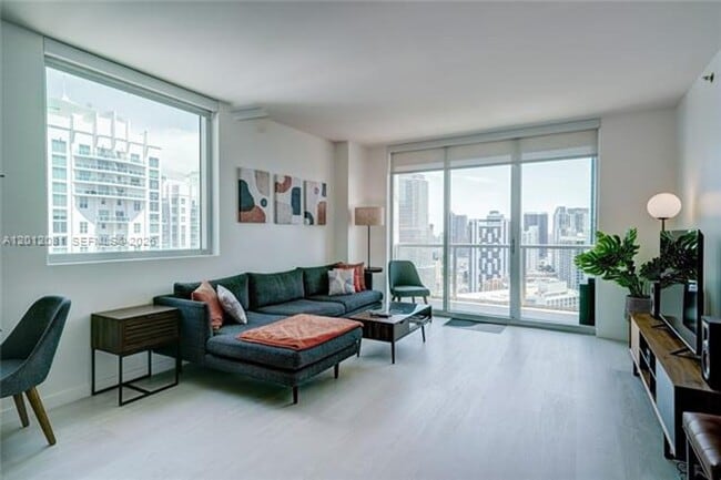 Photo - 500 Brickell Ave Unidad 500 Brickell Ave # 3807