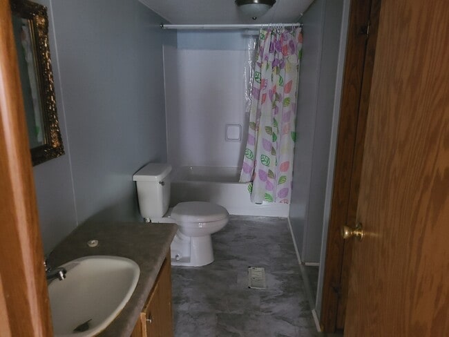 Photo - 460 Dowdy Rd