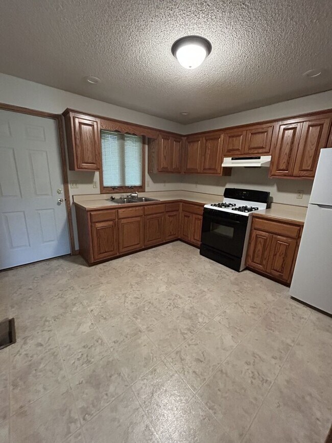 Photo - 406 E Adams St Unit 406 E. Adams Apt. A