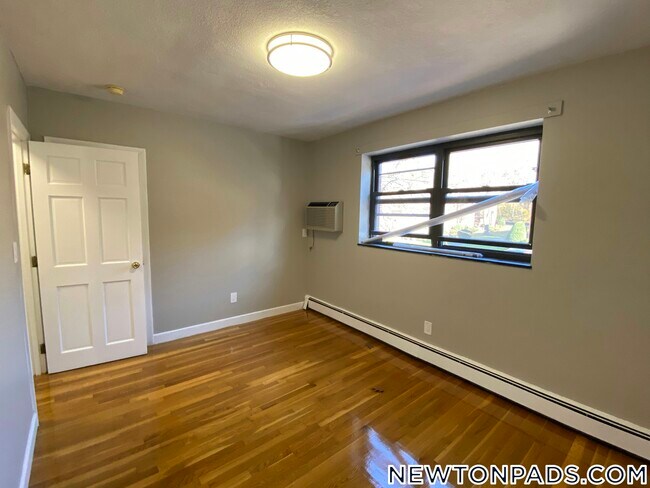 Photo - 290 Grove St Unidad 4