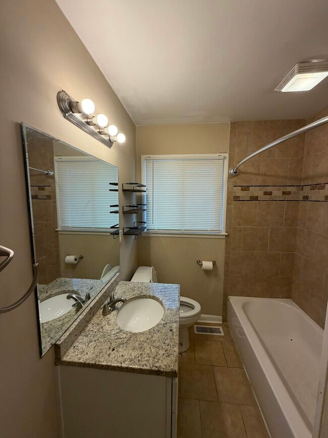 Photo - 2403 Meadow Dr