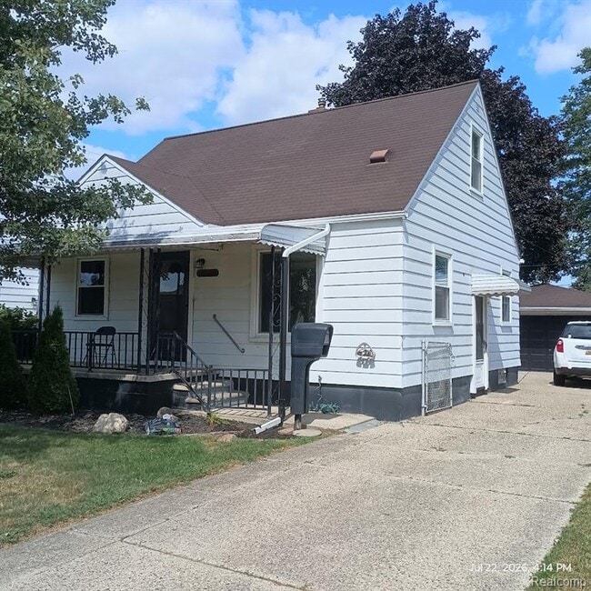 Building Photo - 25880 Groveland St