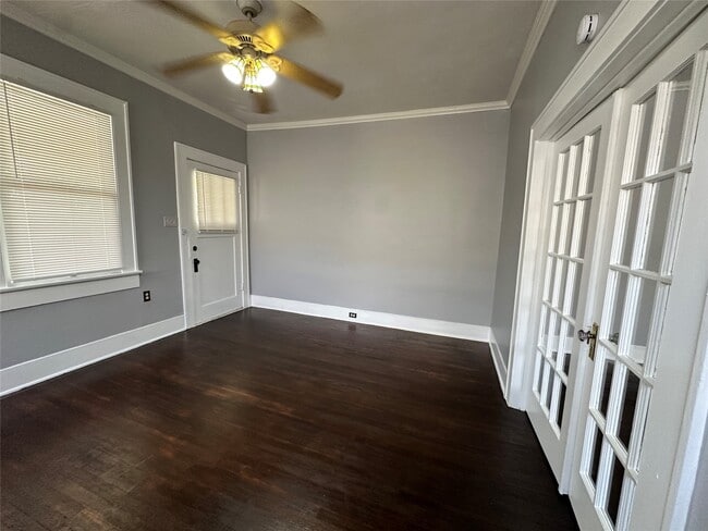 Building Photo - 4430 Bell St Rental