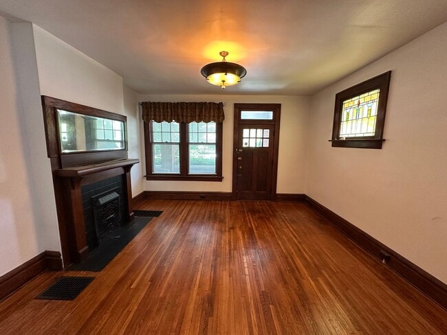 Photo - Thurman Ave 273-275 WAG Unidad 275