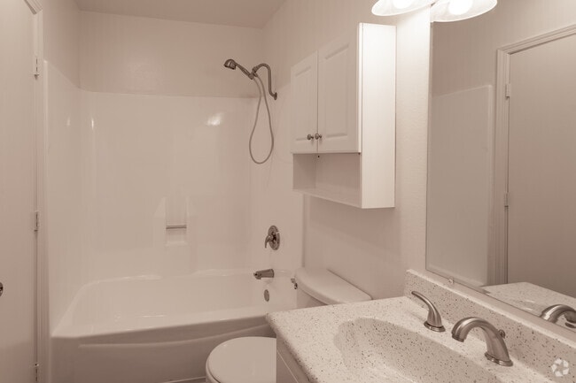 2BR, 2BA - 900 SF