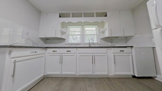 Photo - 414 E Peachtree Dr