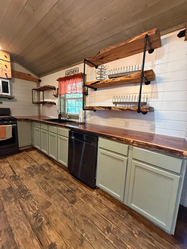 Photo - Beautiful 2 bedroom, 2.5 bath POOL home!!!!