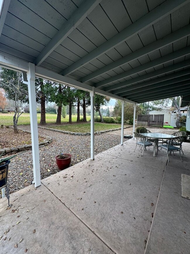 Photo - Single story golf course home across the street from the lake! Enjoy Lake of the Pines living!