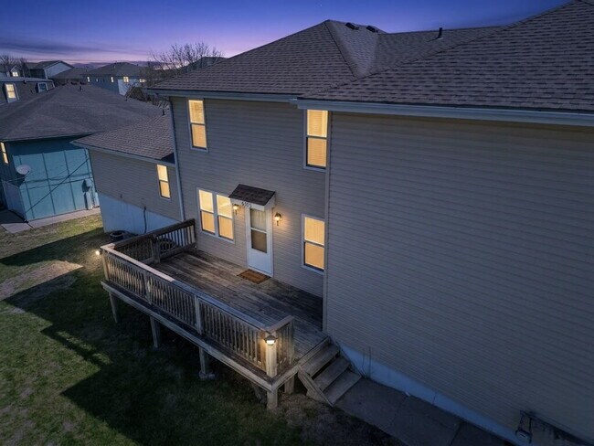 Photo - 2 Bedroom/1 Bath Unit w/ An Attached Garage *READY NOW*