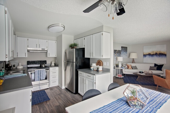 Building Photo - Treeline 604 Rental