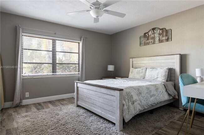 Photo - 1115 Van Buren St