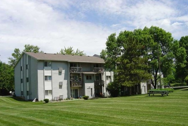 Lincoln Manor Apartments - Lincoln Manor Apartments