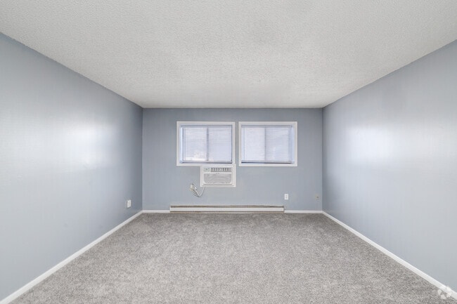 3BR, 1.5BA - Living Room