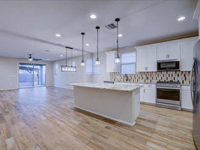 Photo - 4 Bedroom 3 Bathroom with Community pool and parks!