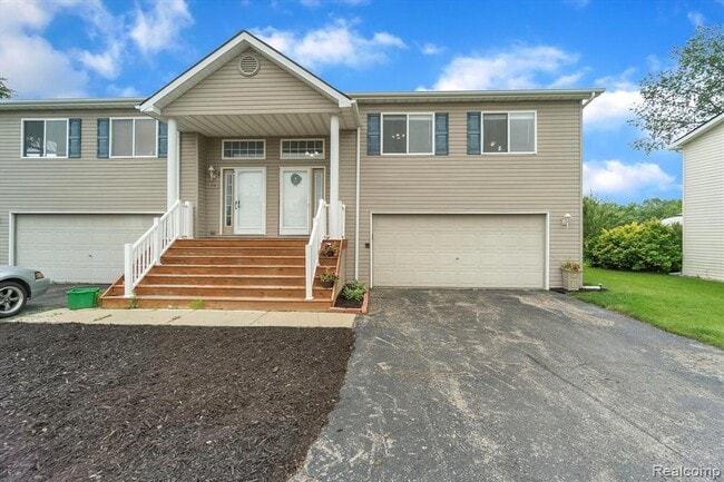 Photo - 1116 Lakeview Cir