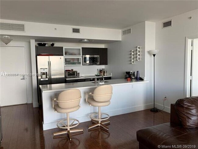 Photo - 90 SW 3rd St Unidad 90 SW 3rd St  4008