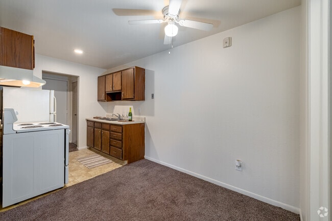 1BR, 1BA - 500SF - Dining Room - Walden Woods Apartments