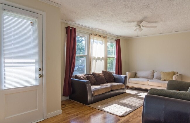 Photo - 105 N Jefferson St