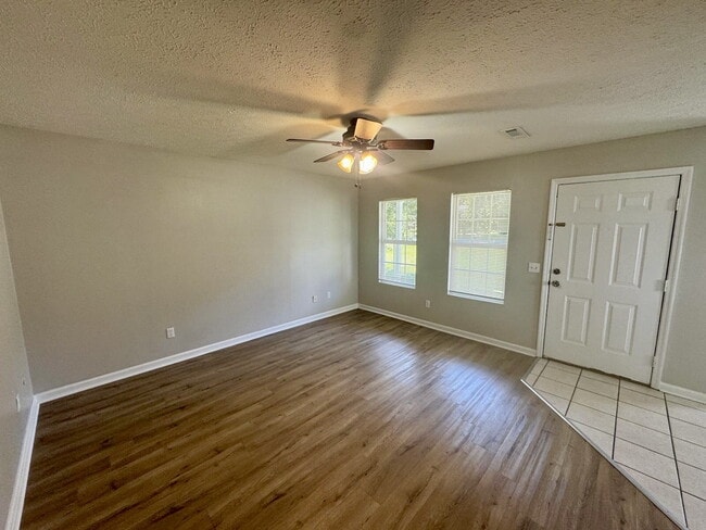 Photo - Charming 3BR/2BA home in Dothan, AL - Appl...