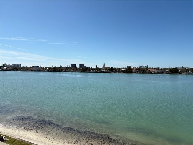 Building Photo - 8000 Sailboat Key Blvd S Unit 305