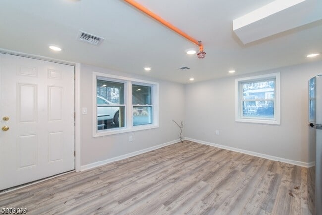 Photo - 161 Washington St