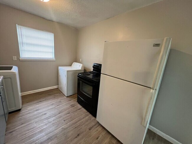 Photo - 1576 20th St N Unidad C Rental