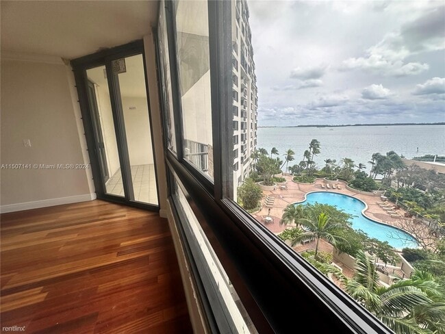 Photo - 1 br, 1.5 bath Condo - 520 Brickell Key Dr... Unit Apt A811