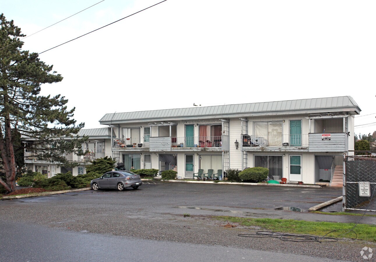 Photo - Royal Oaks Apartments