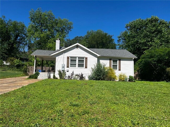 Photo - 1611 Wellswood Dr SE