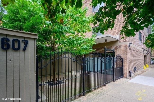 Photo - 607 W Wrightwood Ave Unit 602