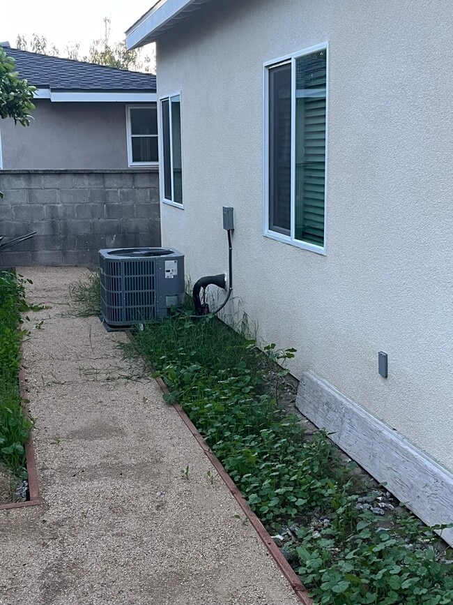 Nuevo sistema de aire acondicionado central - 8130 Sylmar Ave