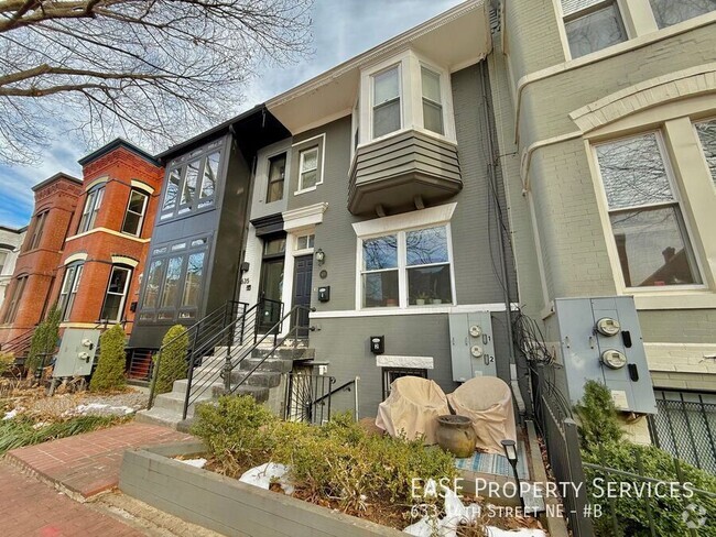 Building Photo - 633 14th St NE Unit #B Rental