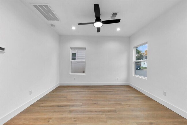 Photo - 2805 Nettleton St