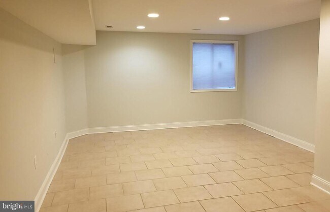 Photo - 1000 Dorrance St