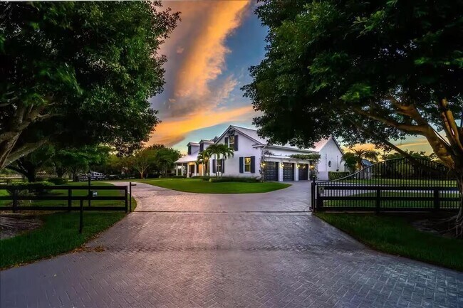 Photo - 1702 Clydesdale Ave