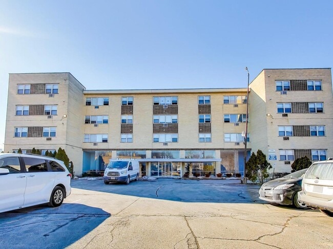 Building Photo - 7250 N Western Ave Unit 202