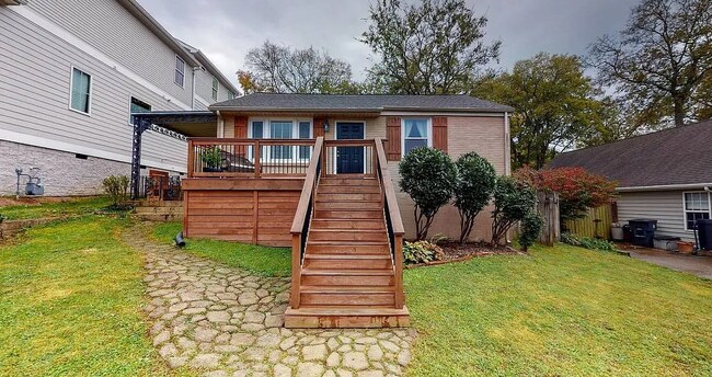 Building Photo - Available early Jan! 3bd/2bth w/fenced yard