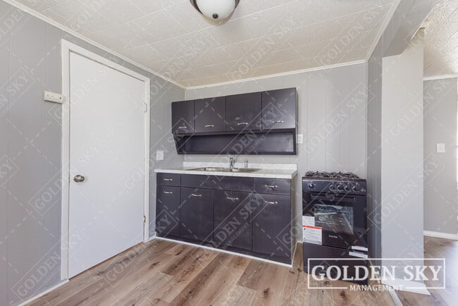 Photo - 113 E 1st St