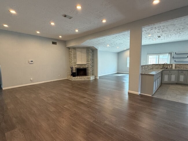 Photo - 306 Flora Vista Dr