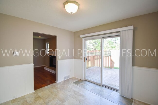 Photo - 3 Bed 2.5 bath Home with a fenced yard in West Des Moines